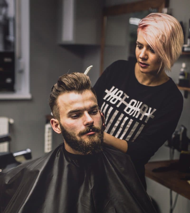 Frizerski salon, šišanje klijenta